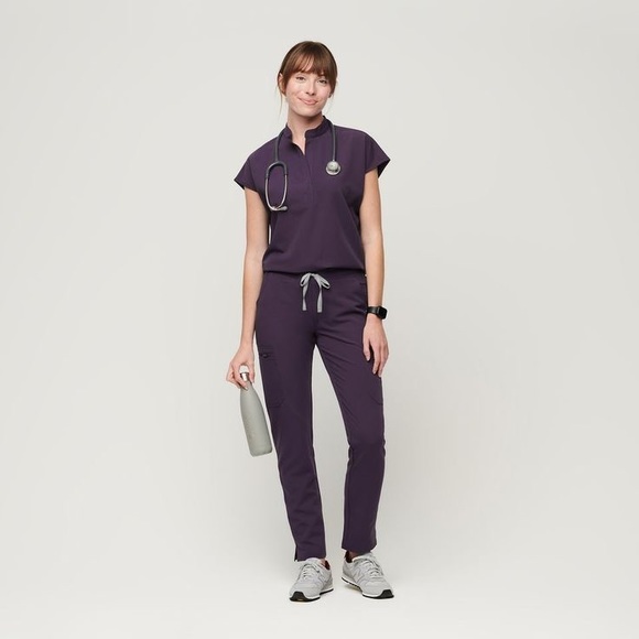 NWOT LIMITED EDITION Figs Rafaela Oversized Scrub Top - Purple Shadow (M) - Picture 2 of 6